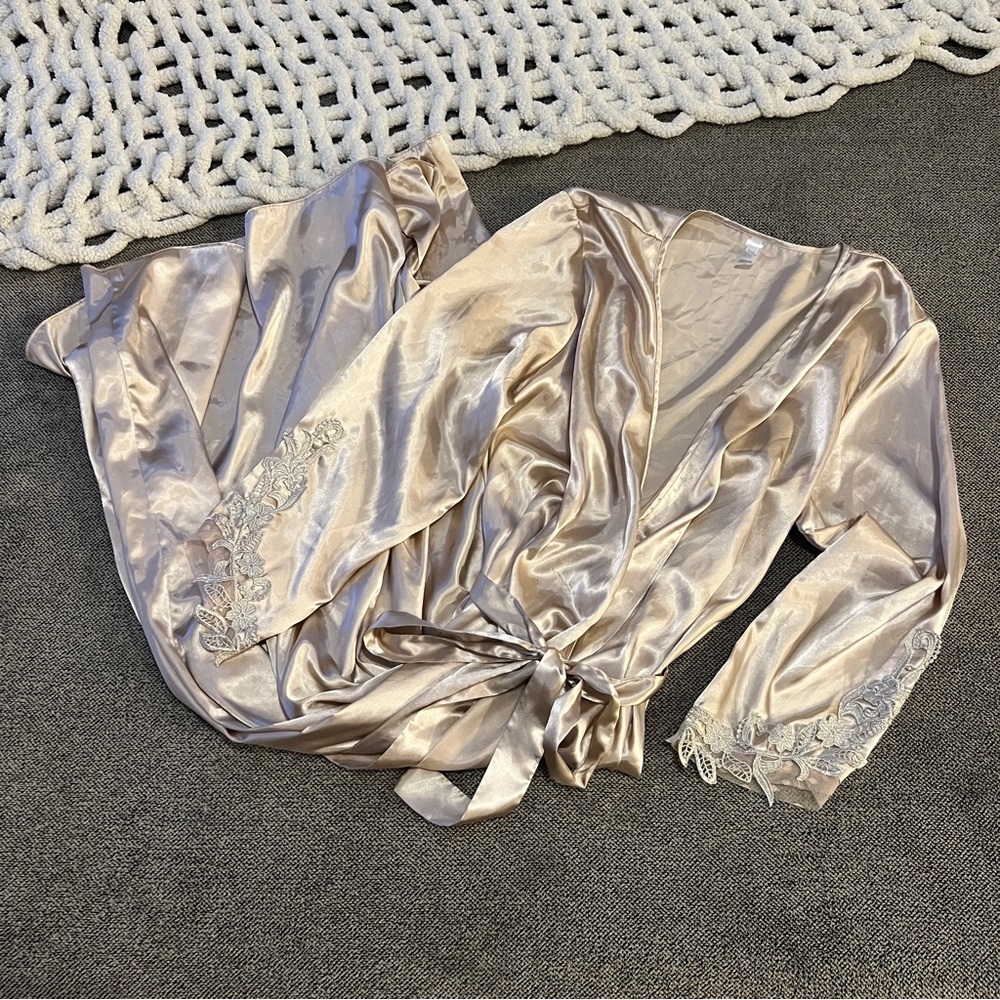 FLORA BY FLORA NIKROOZ cream satin maxi robe